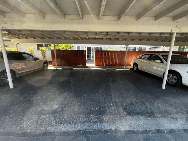 Building Photo - 8915 Salmon Falls Dr