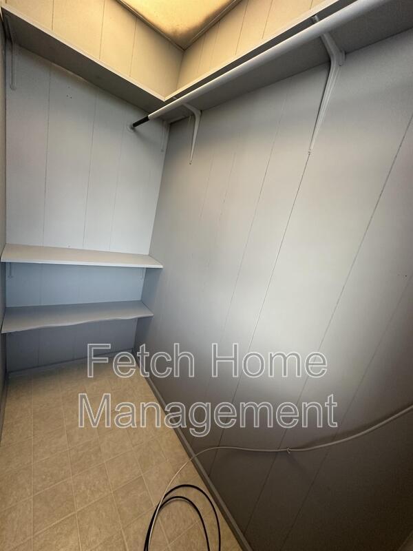 Building Photo - 422 Hillside Ave