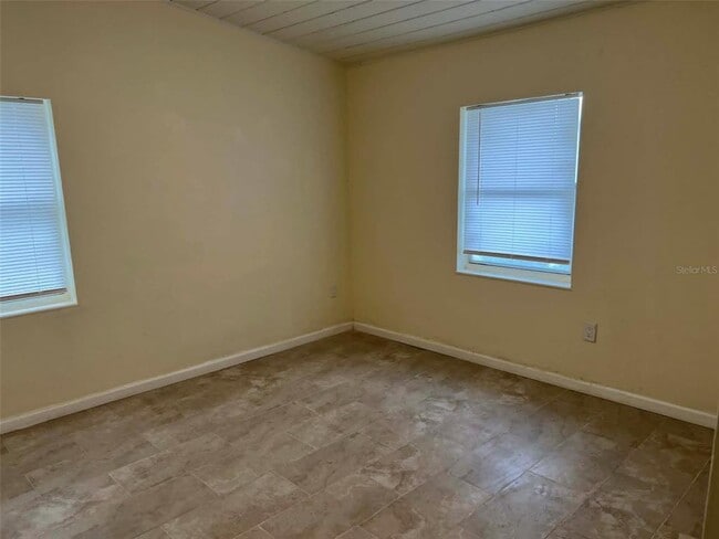 Building Photo - 682 Walkup Dr