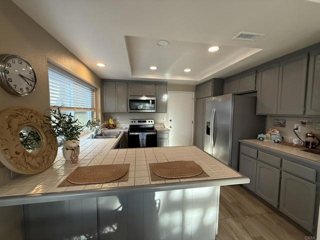 Building Photo - 3439 Lakewood St