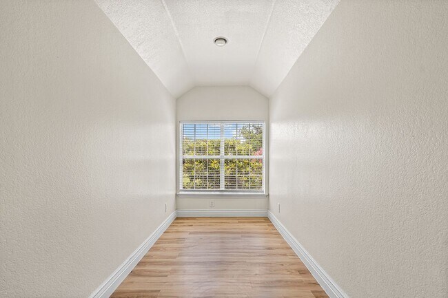 Building Photo - 9130 Windgarden Cir