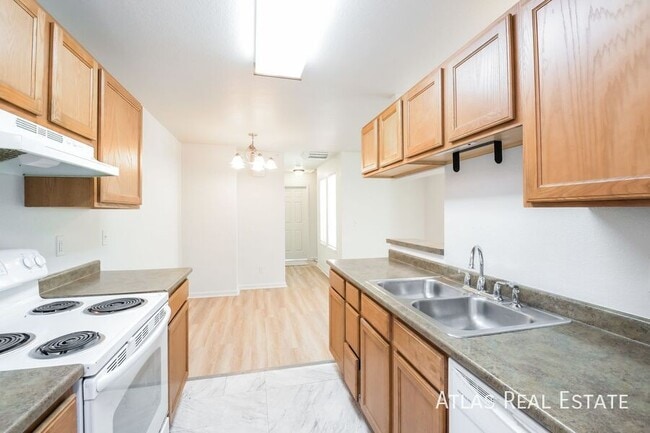 Building Photo - 862 S Uravan Ct