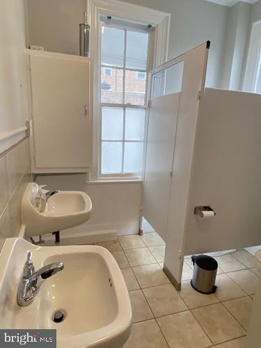 Building Photo - 218 E Market St