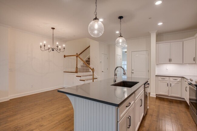Building Photo - 3125 Sassafras Ln