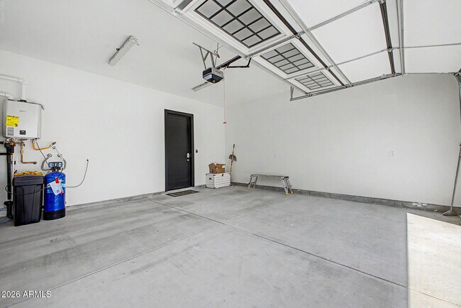 Building Photo - 3526 E Hazelwood St