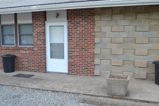 Building Photo - 4297 7th Street Rd