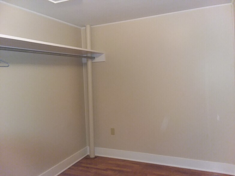 Walkin closet, office or baby's room - 2392 Clements Hollow Ln