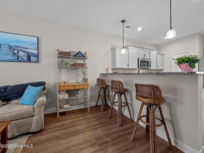 Building Photo - 63 Outrigger Dr