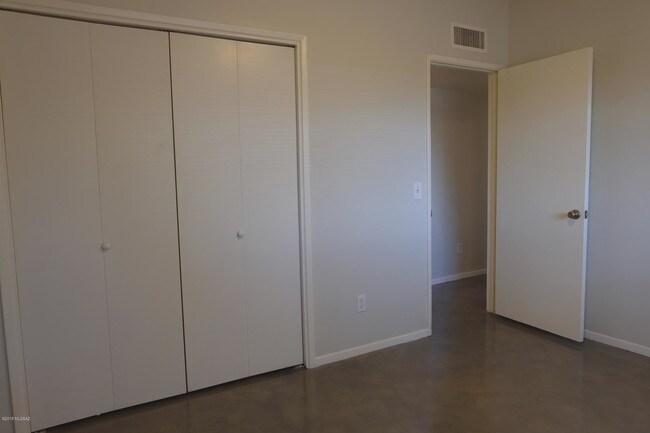 Building Photo - 3757 E Lee St