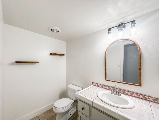 Building Photo - SD: Comfortable 2BD/2BA Condo in Chula Vista with Covered Patio & 2 Parking Spaces
