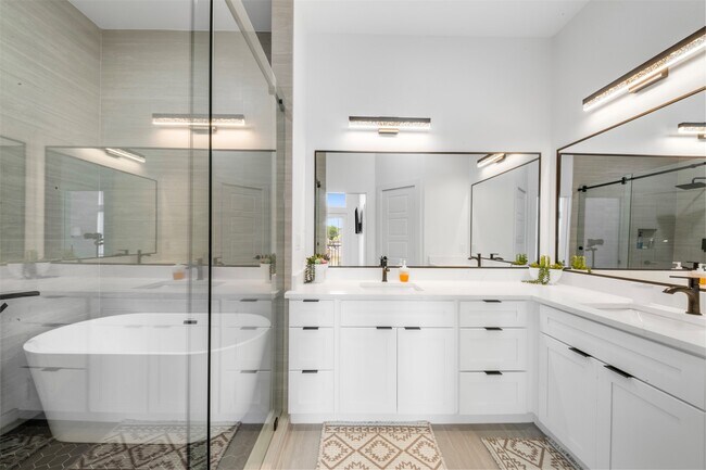 Building Photo - 6815 Paris St