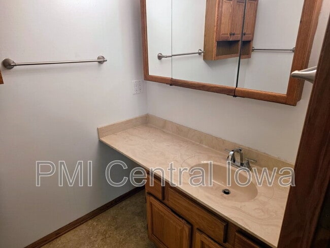 Building Photo - 5310 Brookview Dr