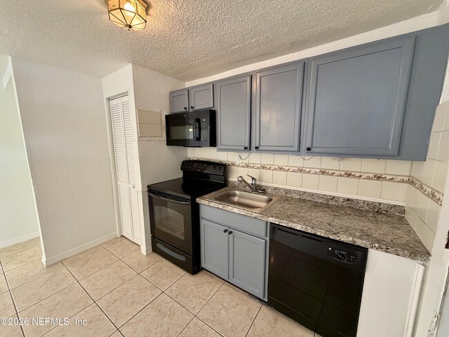Building Photo - 5903 Droad St