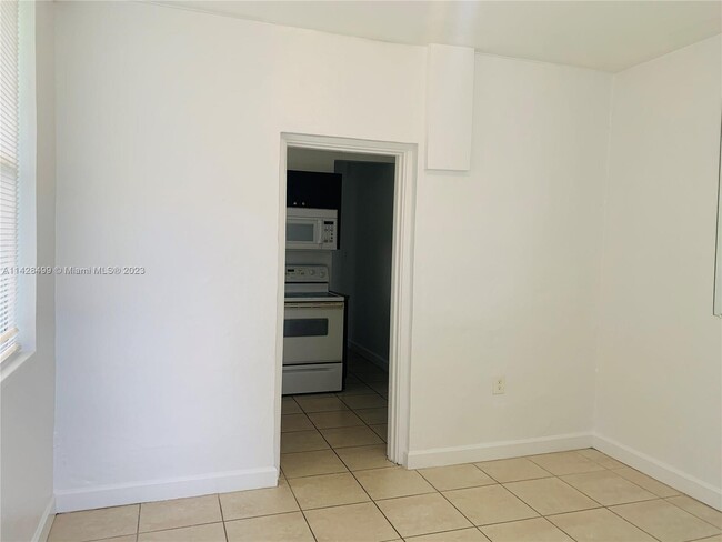 Building Photo - 667 NE 86th St