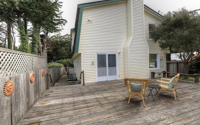 Building Photo - 1004 Acacia St