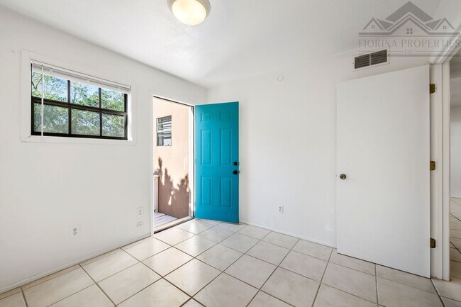 Building Photo - 516 Hillside Ave