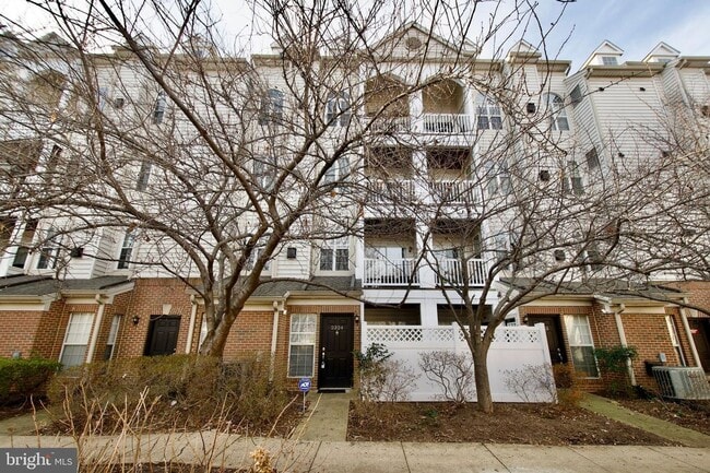 Building Photo - 2324 Henshaw Pl