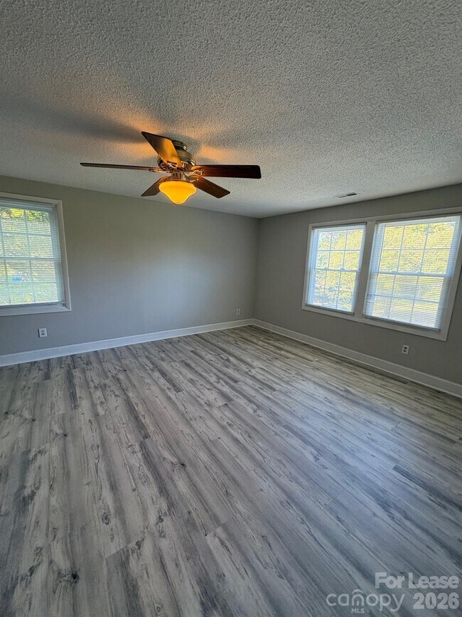 Building Photo - 204 Grey Rd