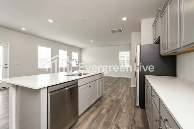 Building Photo - 5591 Hydrangea St