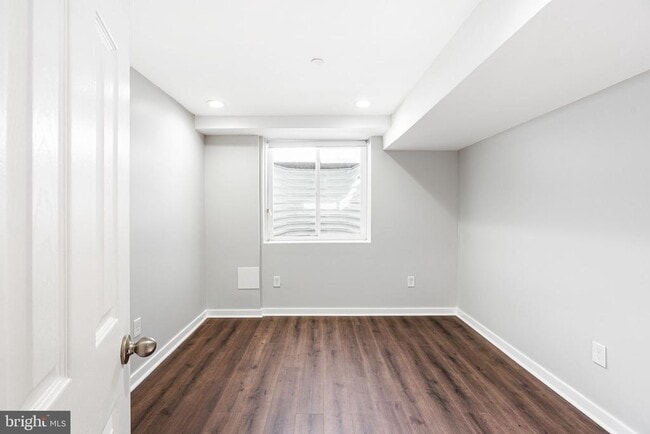 Building Photo - 2122 Sears St