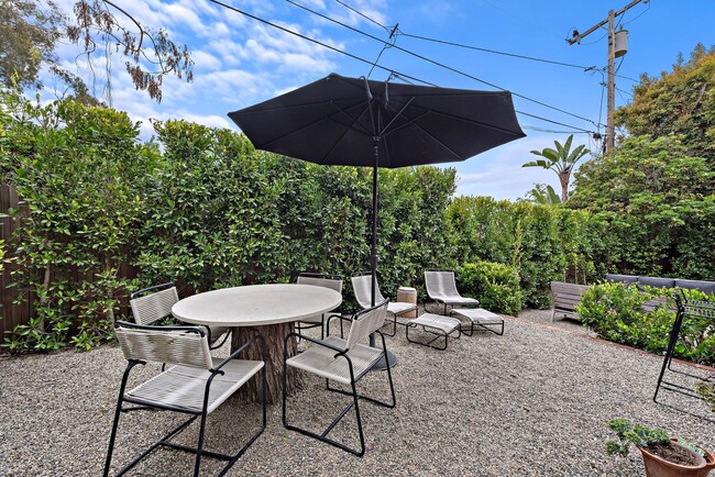 Building Photo - Classic Modern Cottage in Laguna Village