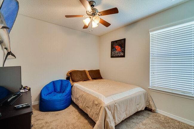 Building Photo - 412 Plate Dr