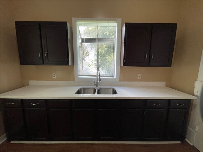 Building Photo - 3828 Avenue M 1/2