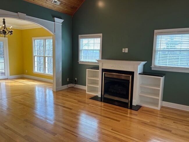 Building Photo - 3 or 4 Bedroom / 2 Bath Home   Kingsport TN