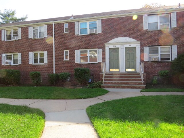 Primary Photo - 29 Carolyn Terrace