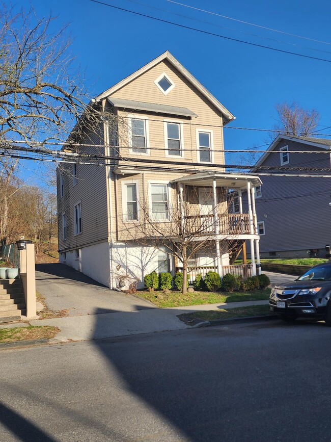 Building Photo - 157 N Clinton St