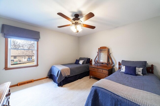 Building Photo - Single Family Home - Available For Rent!