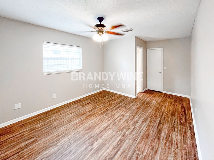 Building Photo - 3639 N Ride Dr