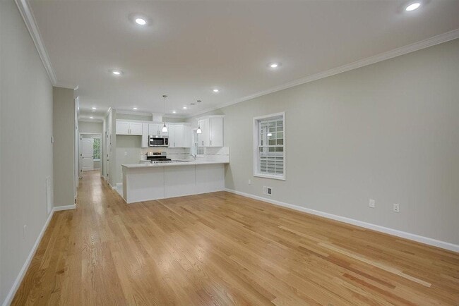 Building Photo - 16 Grant Ave