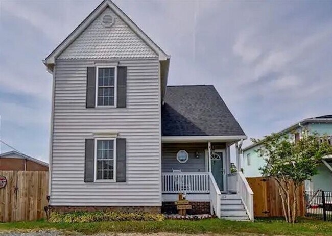 Building Photo - LAVISHLY FURNISHED PIRATE-THEMED OFF-SEASON BEACH GETAWAY