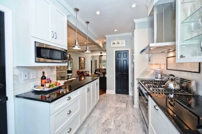 Building Photo - 600 Hermitage Ct