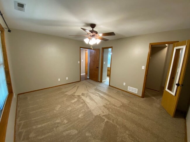 Building Photo - Great West Central Location