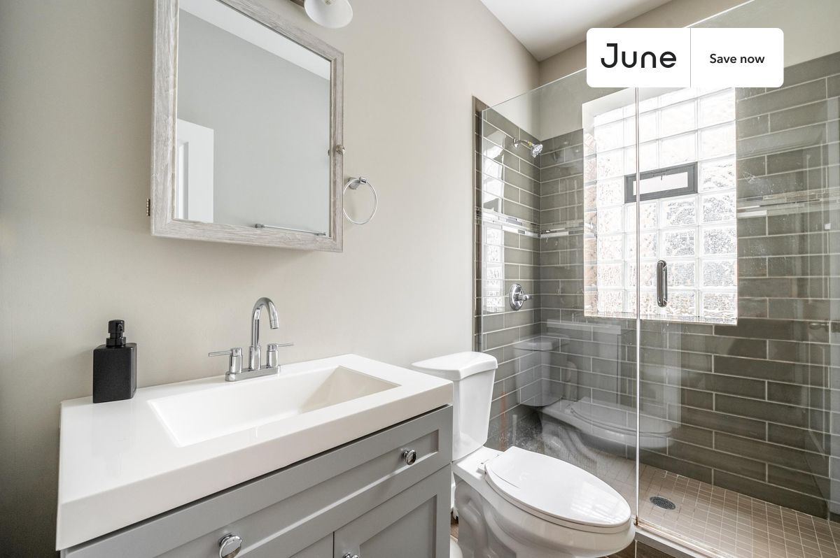 Building Photo - 3304 W Armitage Ave