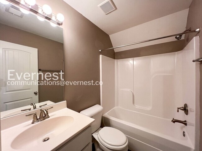 Building Photo - 5670 Matthew Dr