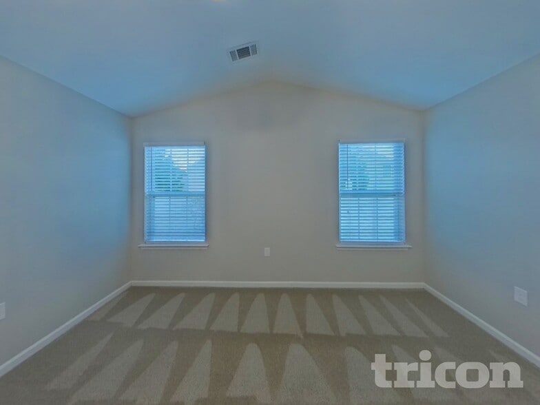 Building Photo - 2028 Stoney Pointe Cir