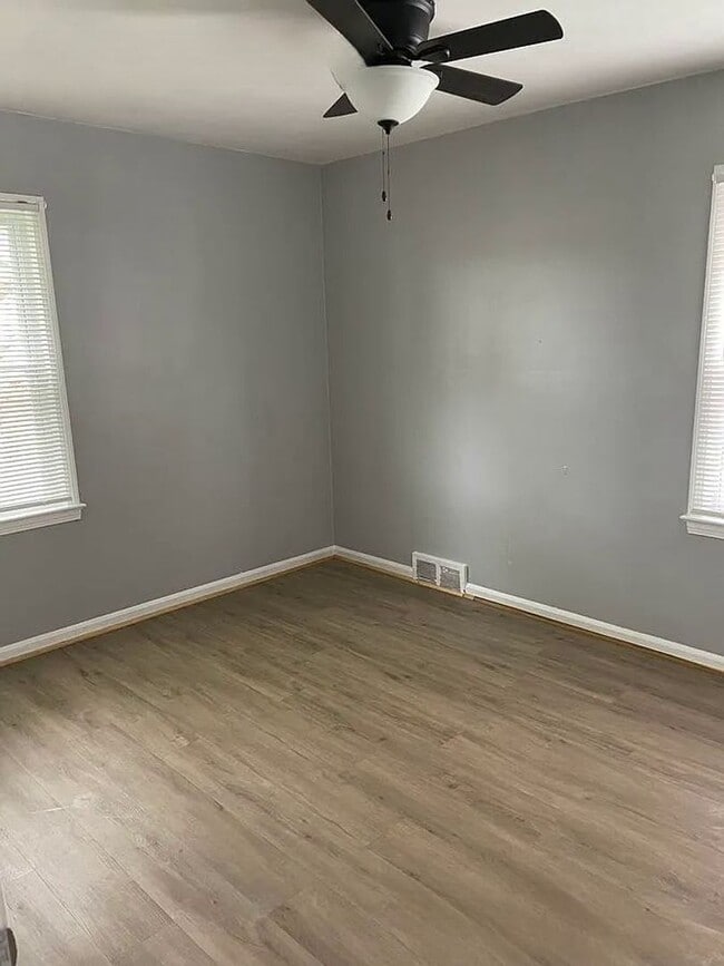 Building Photo - 3 bed 1 bath Home