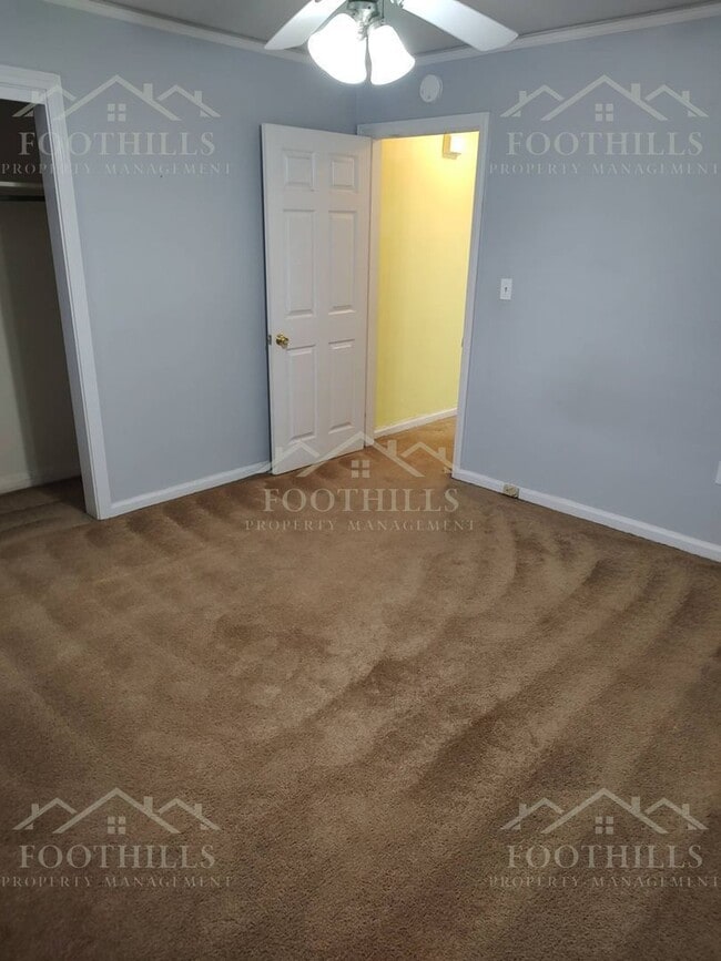 Building Photo - 2712 Cedar Ln