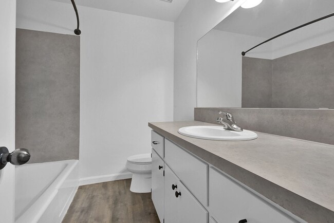 Building Photo - Wonderful newely updated downtown condo