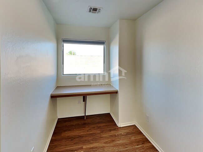 Building Photo - 1811 W Desert Canyon Dr