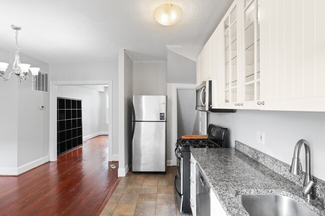 Building Photo - 209 Douglas St NE