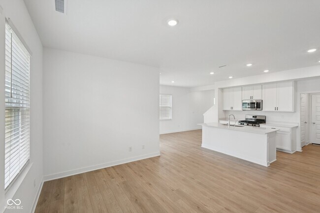 Building Photo - 15246 Swallow Fls Wy
