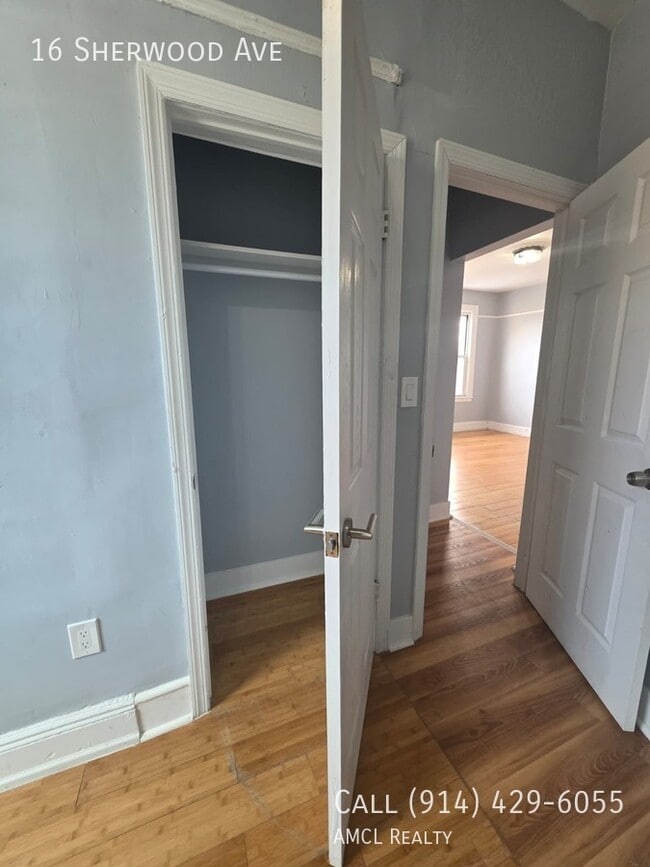 Building Photo - 16 Sherwood Ave