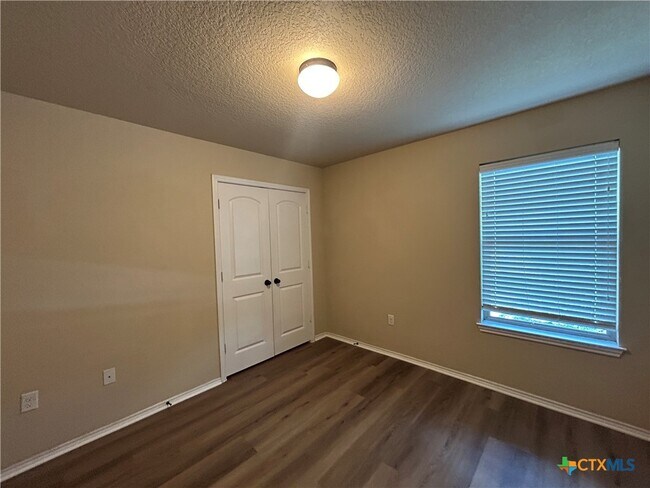 Building Photo - 201 Anne Louise Dr