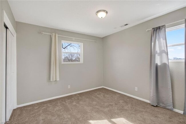 Building Photo - 3016 Aaron Dr