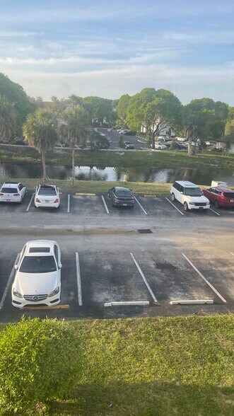 Building Photo - 3700 N Pine Island Rd