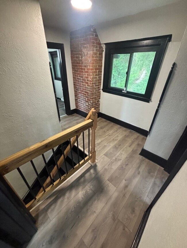 Building Photo - Fully updated 4 bedroom 2 bathroom house for rent!